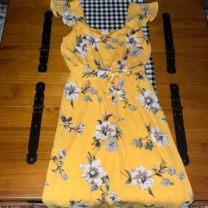 Beautiful yellow floral jumpsuit with cap sleeves from Sienna Sky in a size M!
